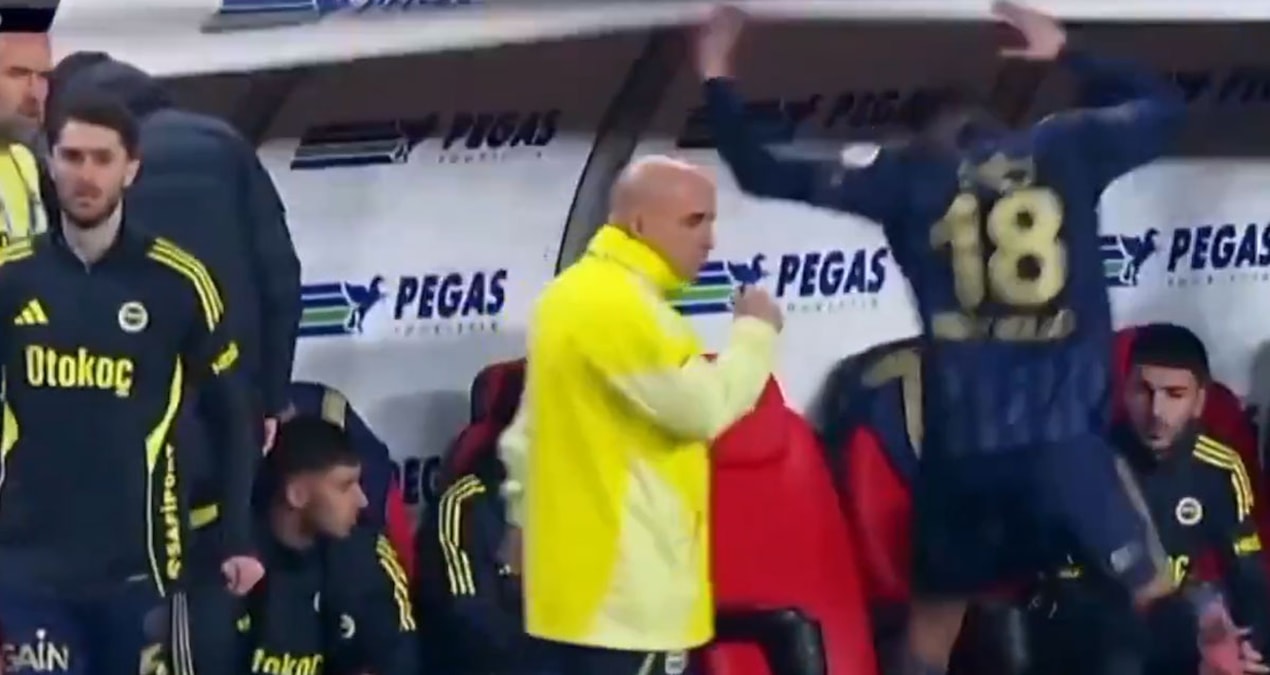 Fenerbahçeli futbolcu öfkeden çılgına döndü! Mert Müldür'den flaş tepki - Son Dakika Haberleri | İşte Tüm Ayrı