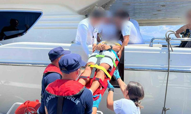 Kritik Açıklama: Fethiye'de Özel Teknede Yaralanan Vatandaşın Denizden Tahliyesi - Haberleri: Gelişmeler Takip