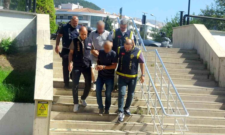 Ayrıntılar Netleşti: FETÖ'den ihraç edilen eski emniyet müdürü parke taşı hırsızlığı yaptı - Son Dakika ve Mer