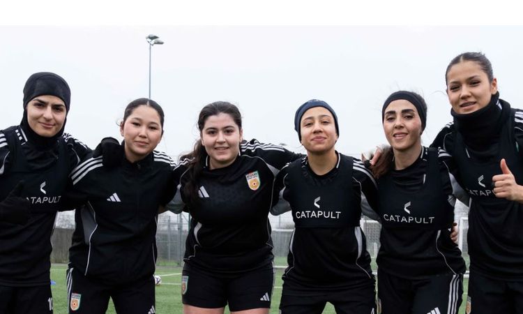 Gündemden Son Bilgiler: FIFA kararı sonrası Afgan kadın futbol takımı ilk kez sahaya çıktı - Son Dakika Haberl