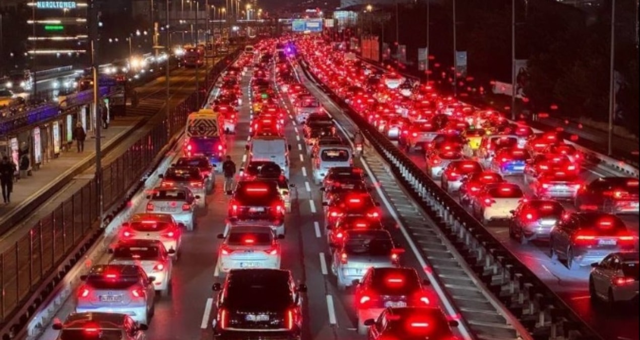 Gündemden Son Bilgiler: Bu fotoğraf bu akşam İstanbul'da çekildi - En Son Haber ve Merak Edilenler
