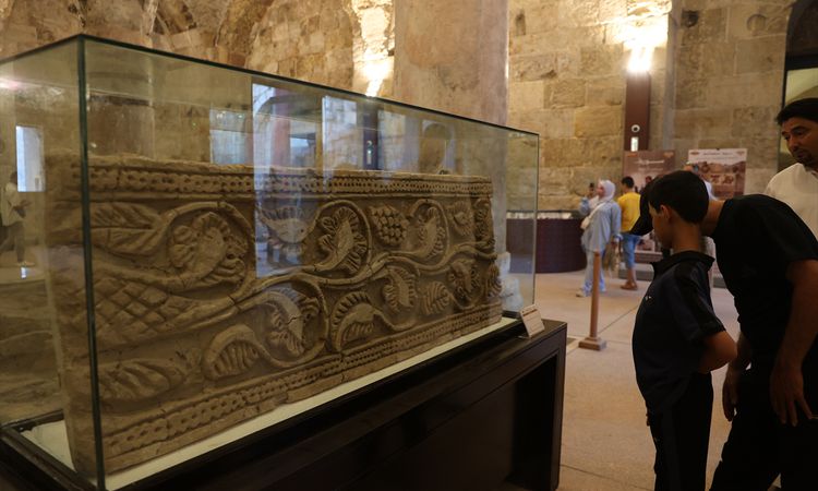 Ayrıntılar Netleşti: Fransa’dan iade edilen tarihi eserler Şam Kalesi’nde sergilendi - Son Dakika - Son Dakika