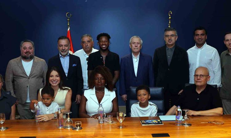 Gündemden Son Bilgiler: Fred'in Fenerbahçe'ye Veda Ziyareti - Son Dakika: Gelişmeler Takip Ediliyor