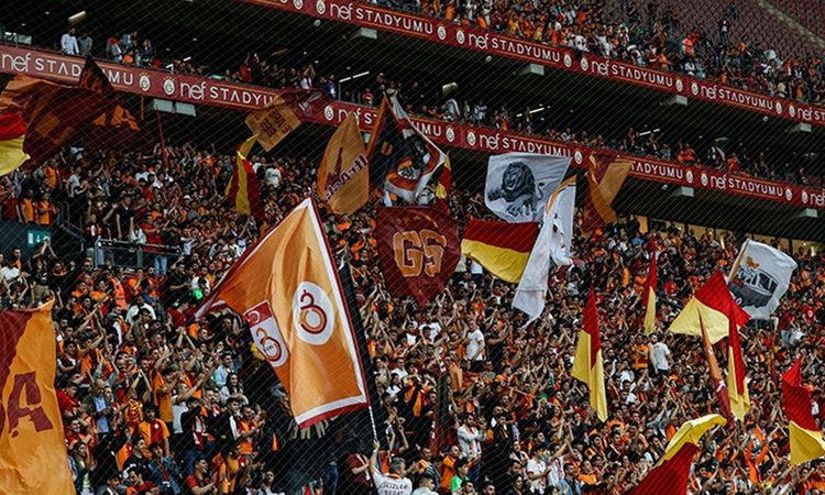 Galatasaray'da isyan! Tribünler maç sonu fena patladı - Son Dakika Haberleri - Son Dakika Bilgileri