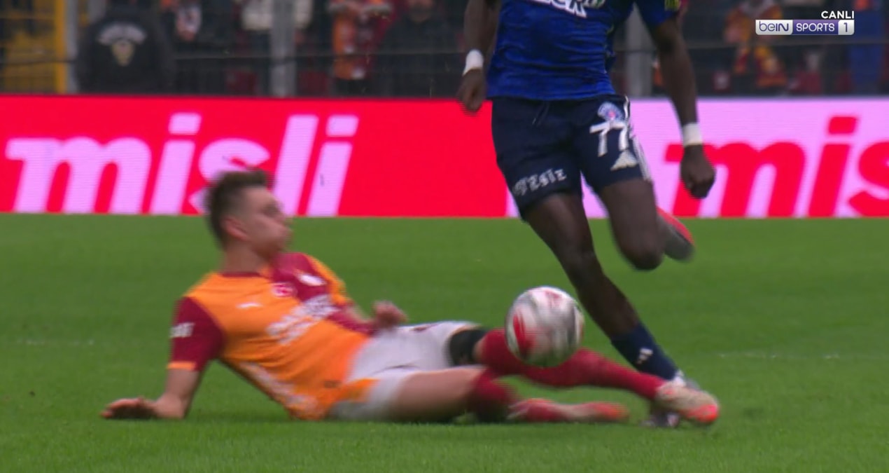 Son Gelişme: Galatasaray-Kasımpaşa maçına damga vuran pozisyonlar - Son Dakika: Gelişmeler Takip Ediliyor