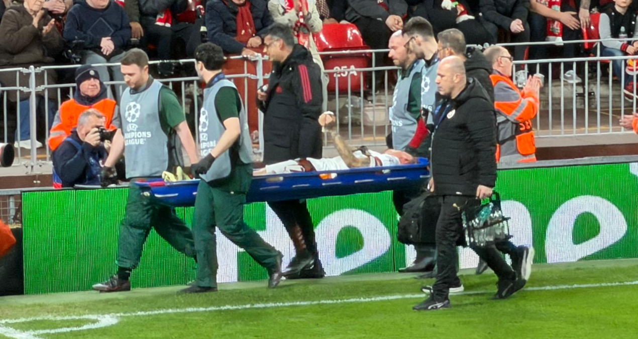 Kritik Açıklama: Galatasaray'da bir şok daha! Lang elini reklam panolarına sıkıştırdı - Haberleri