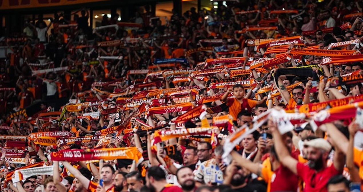 Son Gelişme: Galatasaray taraftarının sevgilisiydi! Mertens şampiyonluk maçı için geldi - En Son Haber: Gelişm