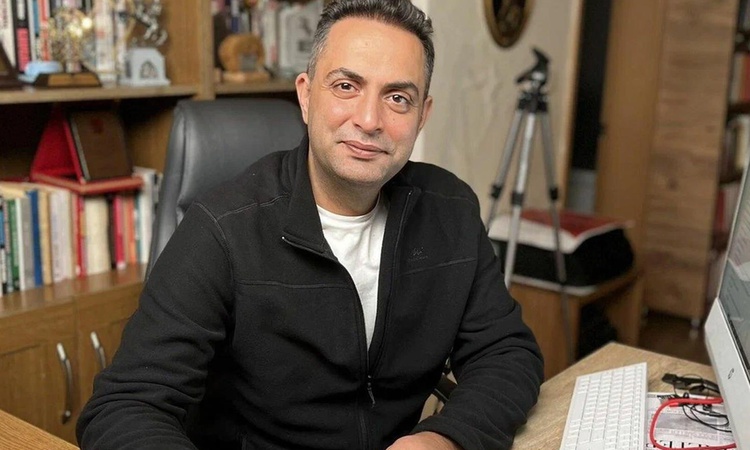 Gazeteci Murat Ağırel yakalanarak gözaltına sevk edildi