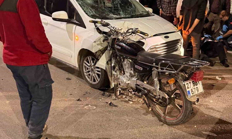 Gaziantep İslahiye'de hafif ticari araçla çarpışan motosikletin sürücüsü yaralandı