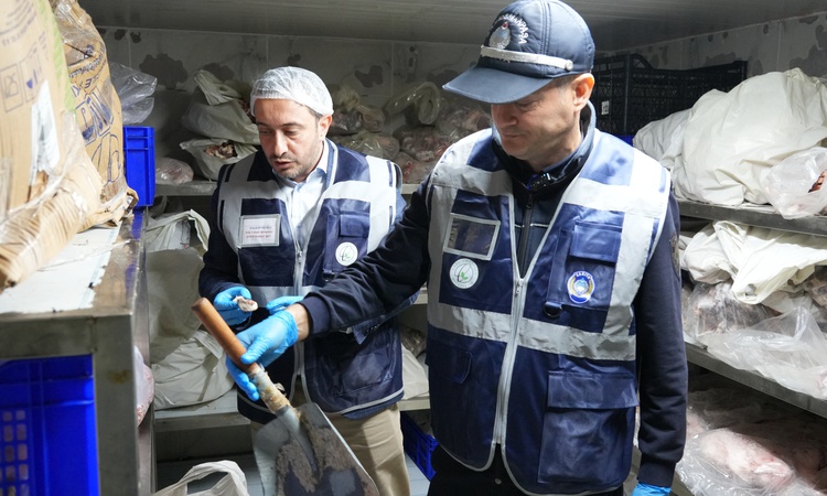Gaziosmanpaşa'da denetimlerde 15 ton bozulmuş et ve et ürününe el konuldu: Gelişmeler Takip Ediliyor