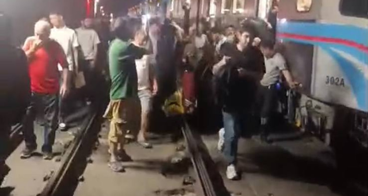 Gaziosmanpaşa'da trafoda yangın: Tramvay seferleri durdu - En Son Haber ve Merak Edilenler