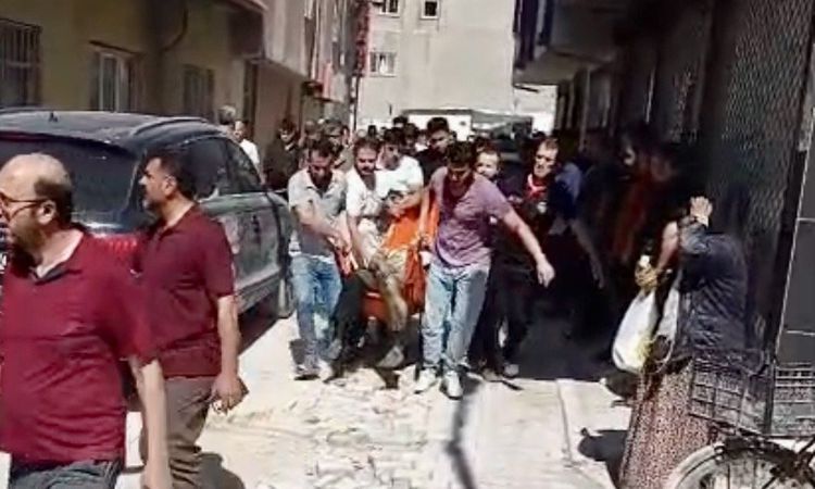 Genç Kendini Ateşe Verdi, Hastaneye Kaldırıldı - Haberleri - Son Dakika Bilgileri