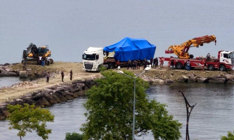 The Coast Guard boat that crashed on the rocks in Giresun was removed from the scene - Last Minute