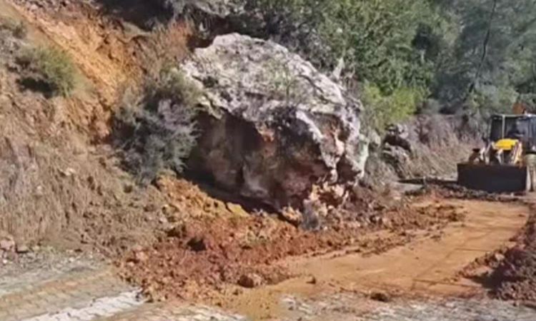 A piece of rock that broke off in Göynük Canyon fell on visitors: There are many injured - Breaking News