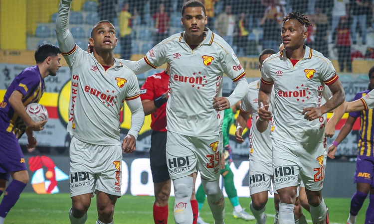 Göztepe, Eyüpspor'u 4-0 yenip sezonun ilk galibiyetini alarak düşme hattından kurtuldu: Gelişmeler Takip Edili