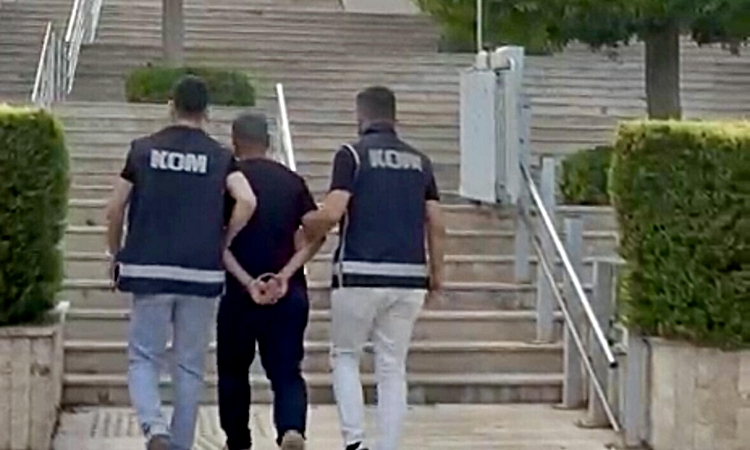 Gündemden Son Bilgiler: 14 yıl 2 ay hapis cezasıyla aranan ihraç uzman çavuş yakalandı | İşte Tüm Ayrıntılar