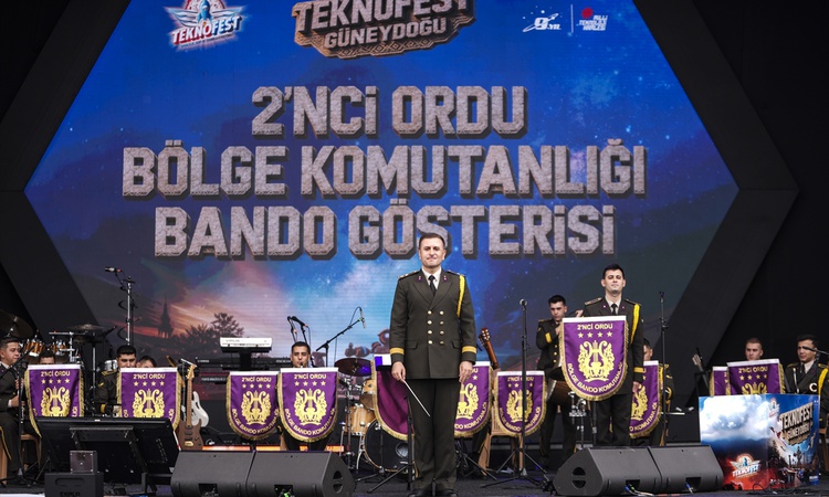 Gündemden Son Bilgiler: 2. Ordu Bölge Komutanlığı Bando Takımı Şanlıurfa'da TEKNOFEST'te konser verdi ve Merak