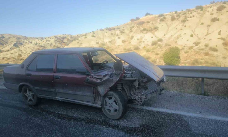 Gündemden Son Bilgiler: Adıyaman Besni'de kontrolden çıkan otomobil bariyerlere çarptı, 1 kişi yaralandı | İşt