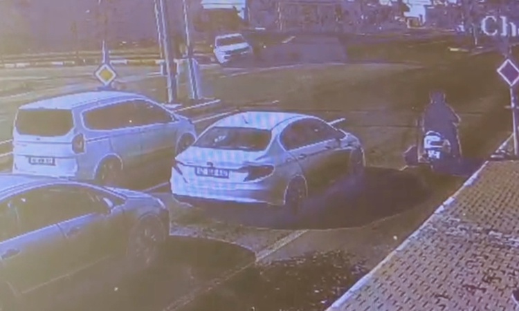 Gündemden Son Bilgiler: Adıyaman'da çarpışan araçlardan hafif ticari devrildi, 1'i bebek 3 kişi yaralandı ve M
