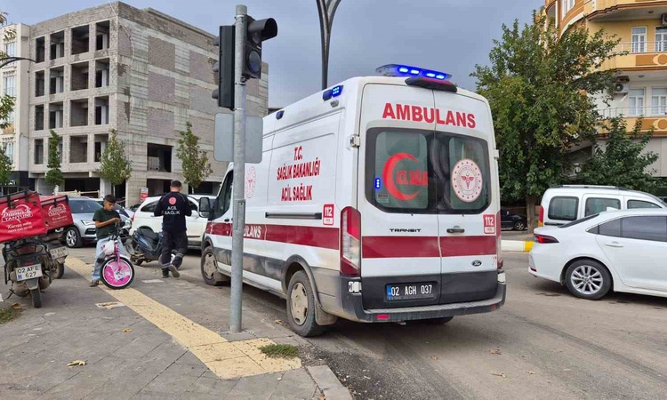 Gündemden Son Bilgiler: Adıyaman'da iddiaya göre devrilen motosikletin sürücüsü yaralandı: Gelişmeler Takip Ed