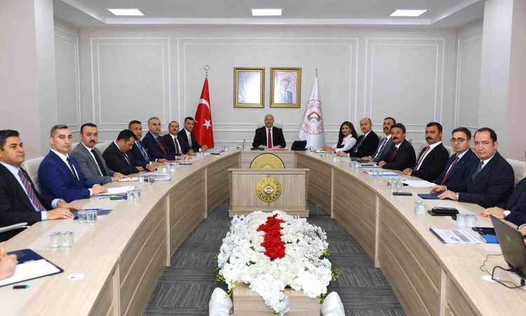 Gündemden Son Bilgiler: Adıyaman'da kamu hizmetleri toplantısı Vali Abdullah Küçük başkanlığında yapıldı
