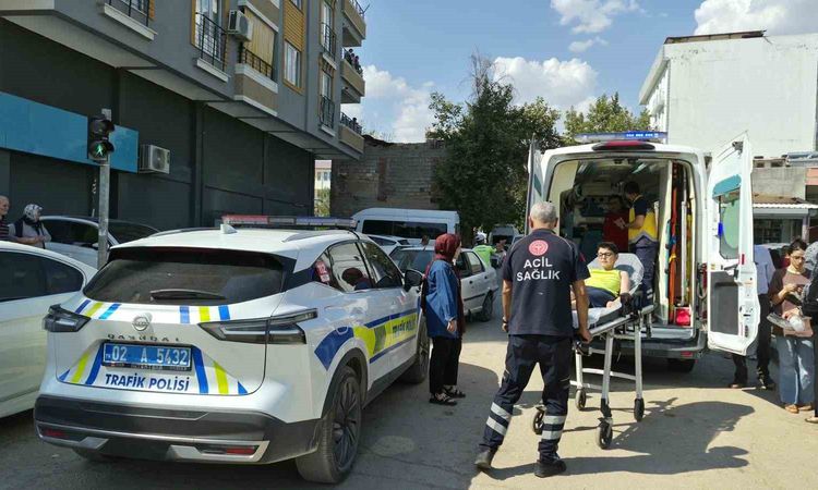 Gündemden Son Bilgiler: Adıyaman'da Otomobil Çarpan 10 Yaşındaki Çocuk Yaralandı - Son Dakika Bilgileri