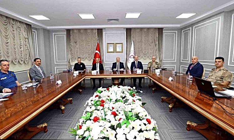 Gündemden Son Bilgiler: Adıyaman'da üniversite güvenliği için Vali Küçük başkanlığında toplantı yapıldı: Geliş