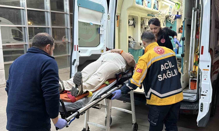 Gündemden Son Bilgiler: Adıyaman'da yardım için inen kadın, sürücüsü kaçan otomobilin çarpmasıyla yaralandı ve