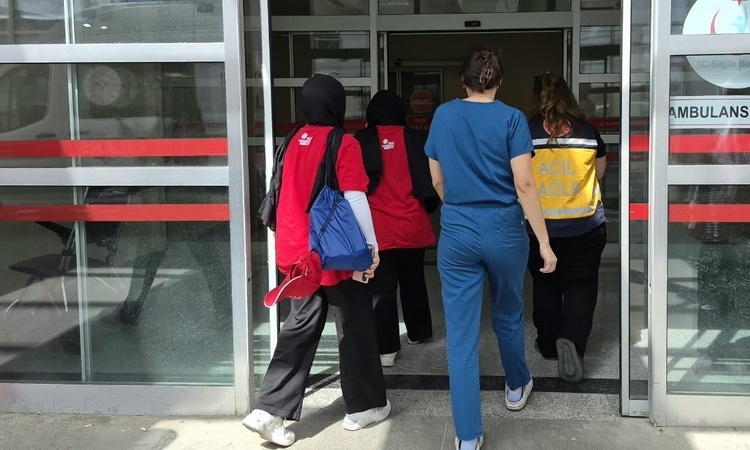 Gündemden Son Bilgiler: Adıyaman'da yemekten zehirlenme şüphesiyle 4 öğrenci hastaneye kaldırıldı