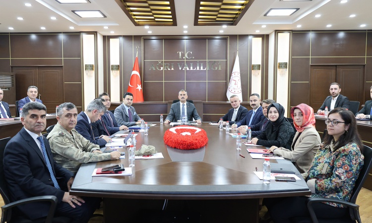Gündemden Son Bilgiler: Ağrı'da aile ve gönüllülük toplantıları kaymakamların katılımıyla gerçekleştirildi