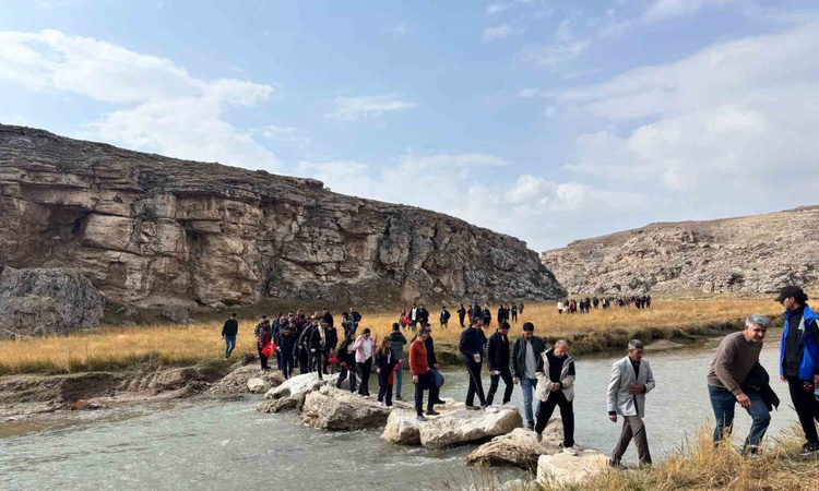 Gündemden Son Bilgiler: Ağrı Diyadin'de 4. kanyon yürüyüşüne 5 bini aşkın kişi katıldı