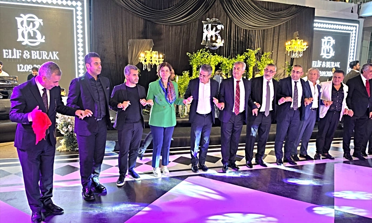 Gündemden Son Bilgiler: AK Parti Diyarbakır milletvekilleri Ataman ve Ensarioğlu düğüne katıldı | İşte Tüm Ayr