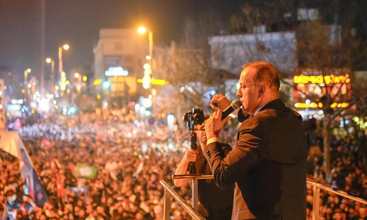 Gündemden Son Bilgiler: AK Parti'ye geçeceği iddia edilmişti! Sancaktepe Belediye Başkanı Alper Yeğin'den açık