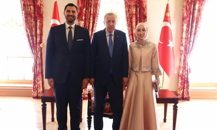 Gündemden Son Bilgiler: AK Partili Rumeysa Kadak ile Orhan Murat Kumaş nişanlandı: Gelişmeler Takip Ediliyor