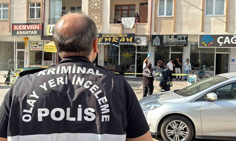 Gündemden Son Bilgiler: Aksaray'da 5. kattaki balkondan düşen 49 yaşındaki kişi ağır yaralandı - Son Dakika Bi