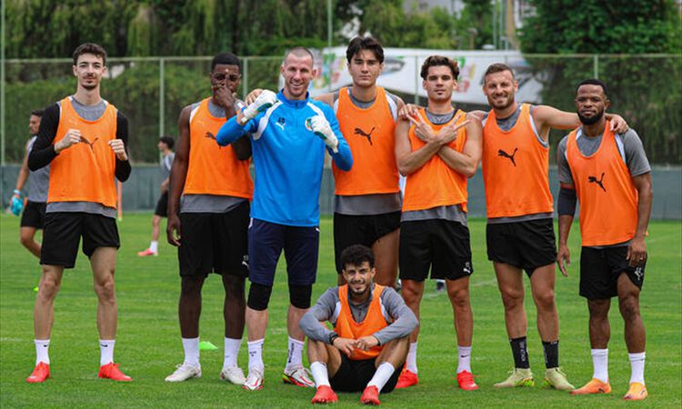 Gündemden Son Bilgiler: Alanyaspor, Eyüpspor Maçı Hazırlıklarını Tamamladı ve Merak Edilenler