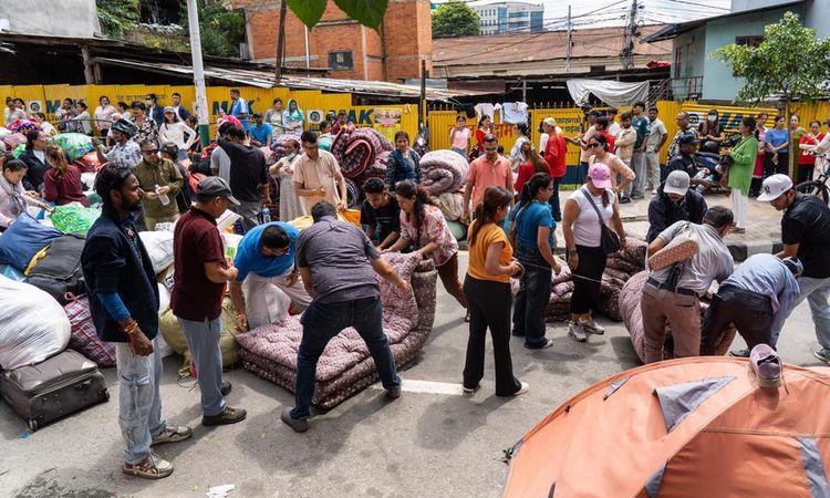 Gündemden Son Bilgiler: Albüm: Nepal'de selden etkilenenler için yardım malzemeleri toplanıyor ve Merak Edilen