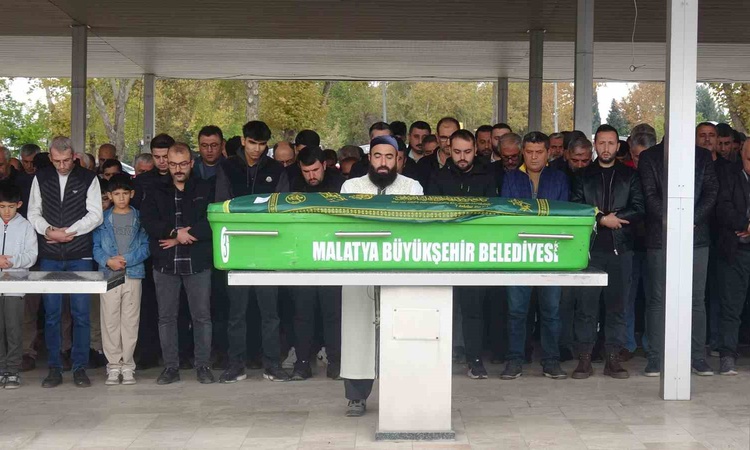 Gündemden Son Bilgiler: Amasya'da bisikletten düşen adliye çalışanı Malatya'da toprağa verildi - Son Dakika Bi