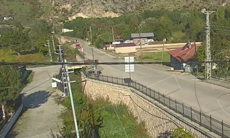 Gündemden Son Bilgiler: Amasya'da kontrolden çıkan minibüs dere yatağına gerileme kaydetti, 9 kişi hafif yaral