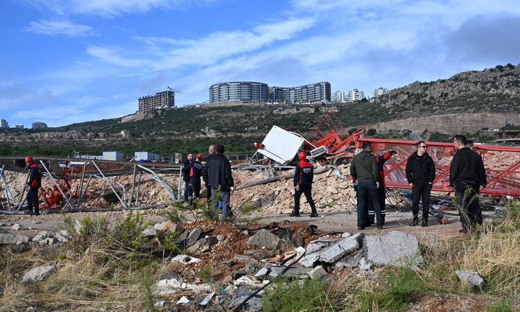 Gündemden Son Bilgiler: Antalya Kepez'de hortuma konteynerde derbi izlerken yakalanan 4 işçi yaşamını yitirdi