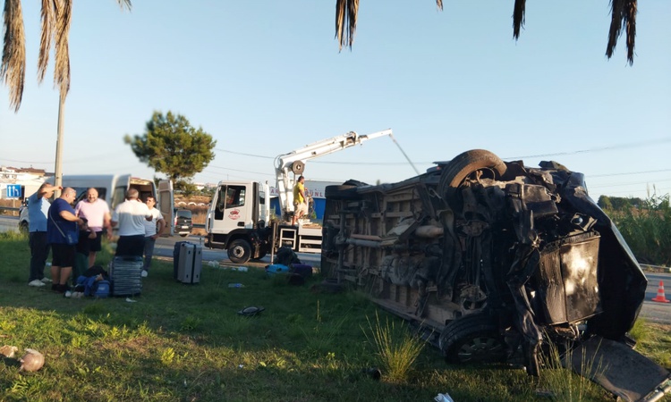 Gündemden Son Bilgiler: Antalya Manavgat'ta tur midibüsü devrildi, zincirleme kazada 17 kişi yaralandı - Son D