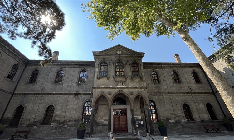 Gündemden Son Bilgiler: ASIRLIK MEKTEPLER - Milli Mücadele kahramanlarının "Taş Mektep"i 133 yıllık eğitim ser