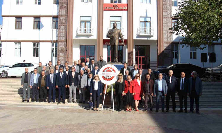 Gündemden Son Bilgiler: Aydın Efeler'de 19 Ekim Muhtarlar Günü, Valilik önünde törenle kutlandı ve Merak Edile