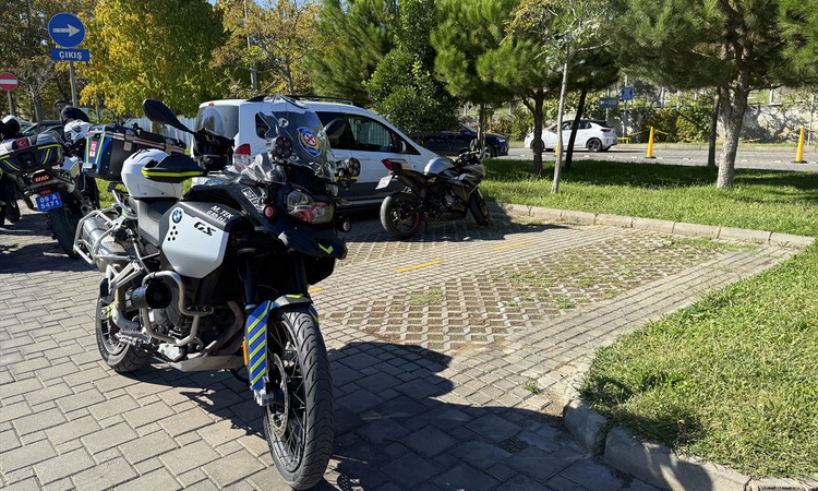 Gündemden Son Bilgiler: Aydın Efeler'de dur ihtarına uymayan sürücüye 470 bin lira ceza kesildi. ve Merak Edil