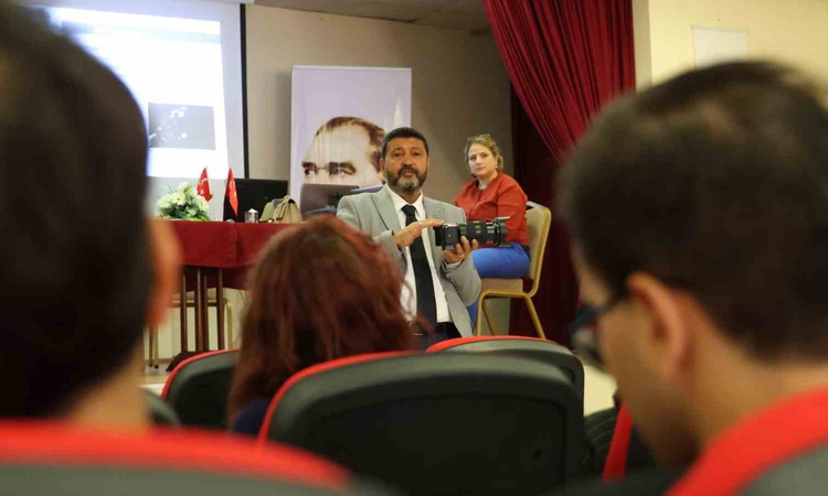 Gündemden Son Bilgiler: Aydın'da 'Kadraj Hazırsa Gelecek Yayında' dijital içerik eğitimi resmen start aldı | İ