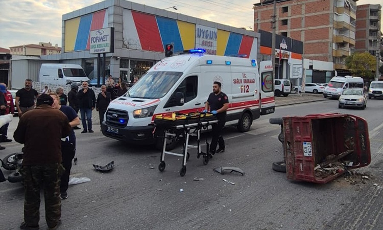 Gündemden Son Bilgiler: Aydın Nazilli'de otogar kavşağında iki motosiklet çarpıştı, 1 sürücü yaralandı ve Mera