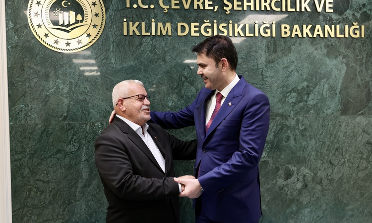 Gündemden Son Bilgiler: Bakan Kurum, depremde 5 çocuğunu kaybeden Bayram Kahraman'ı ağırladı ve Merak Edilenle