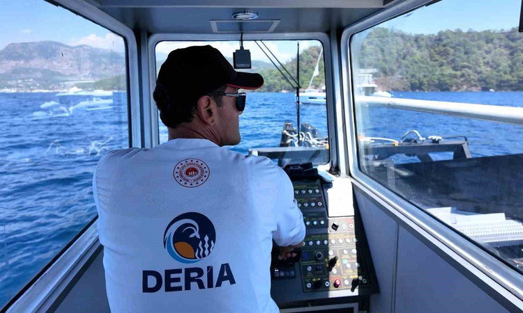 Gündemden Son Bilgiler: Bakan Kurum, Fethiye'de deniz süpürgesi ve atık alım gemisinin görüntülerini paylaştı