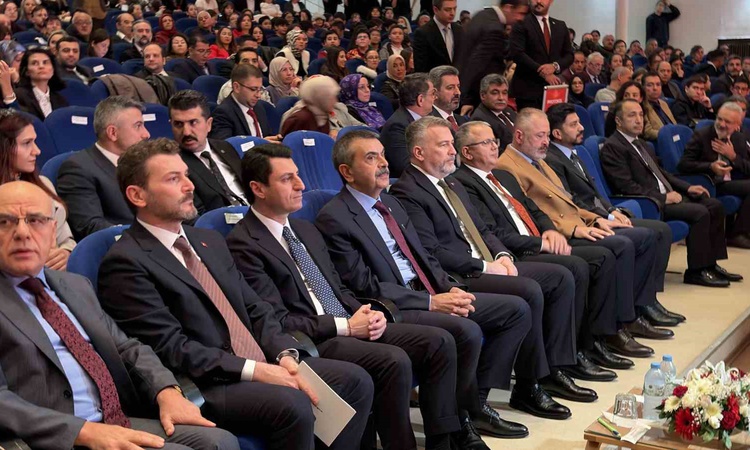 Gündemden Son Bilgiler: Bakan Tekin, yapay zeka destekli yeni EBA'yı 6 milyon aktif kullanıcıyla tanıttı ve Me