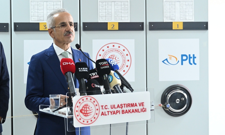 Gündemden Son Bilgiler: Bakan Uraloğlu, 2026 ilk yarısında kargo gönderisinin 728 milyonu aştığını tüm detayla